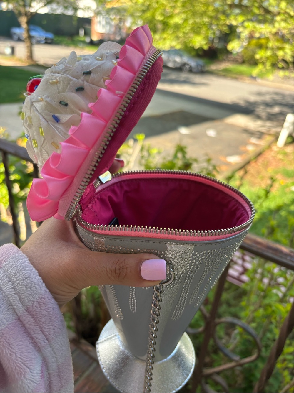 Betsey Johnson Shake it Up Ice Cream milkshake Crossbody Bag - Picture 4 of 4